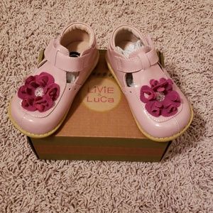 Girls shoes